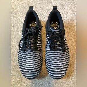 Women’s Nile Shoes Size 6US